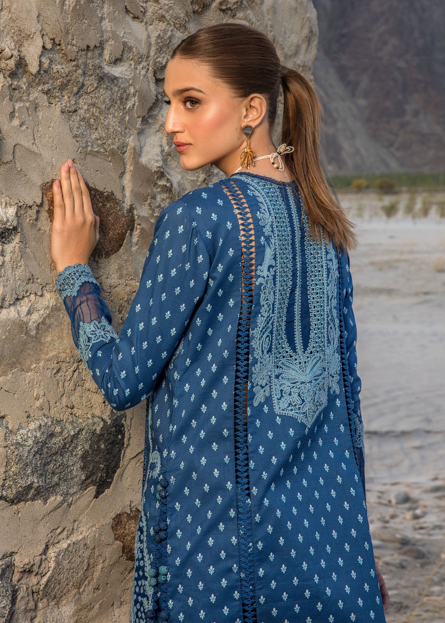 Crimson Luxury Lawn 2024 | Sarfaraz | Dancing Paisleys - Cobalt - Image 3