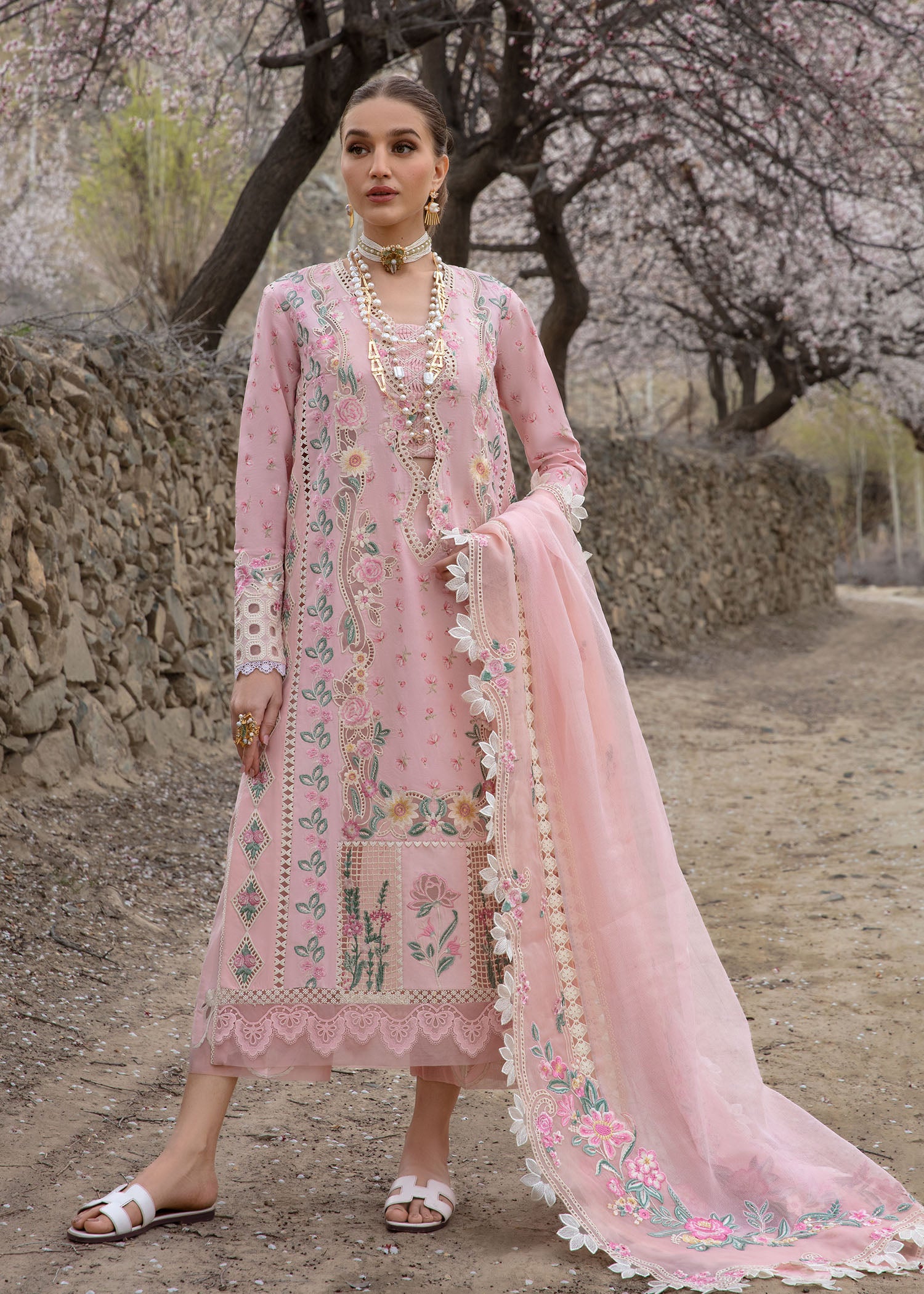 Crimson Luxury Lawn 2024 | Sarfaraz | Believe In Her - Blush Pink