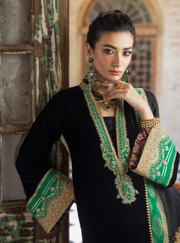 Zainab Chottani Velvet    | Vanya - Image 6