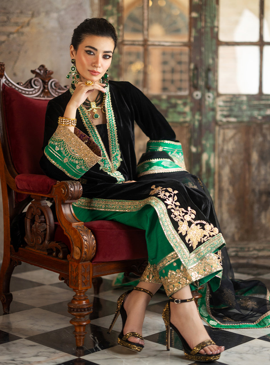 Zainab Chottani Velvet    | Vanya - Image 4