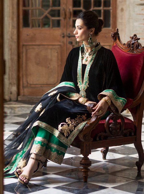 Zainab Chottani Velvet    | Vanya - Image 9