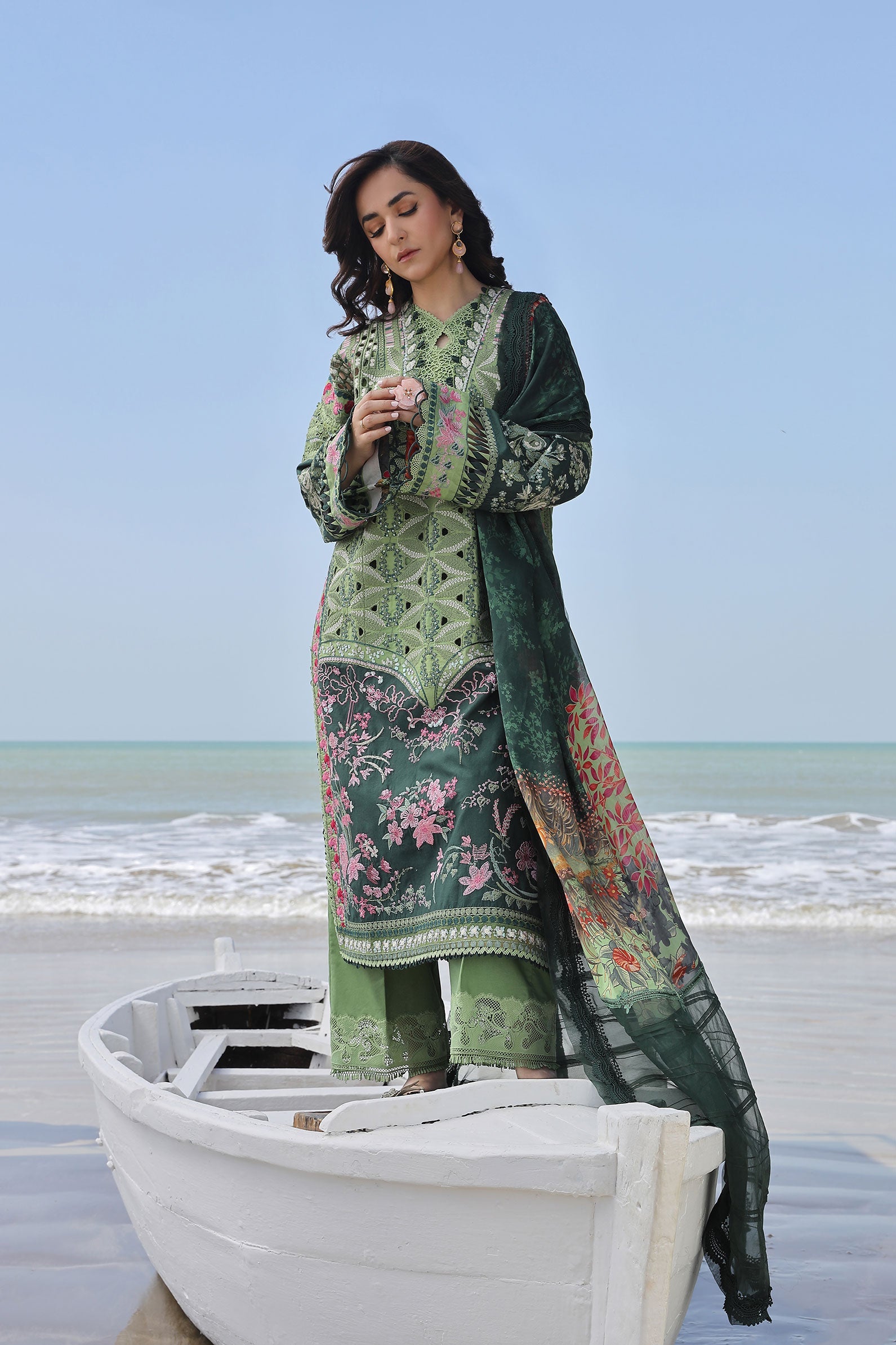 Maryam Hussain Luxury Lawn 24 | GARDENIA - Image 4
