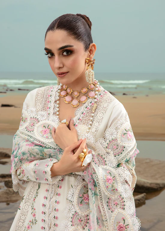 Crimson Lawn by Saira Shakira 24 | 4B - Image 3
