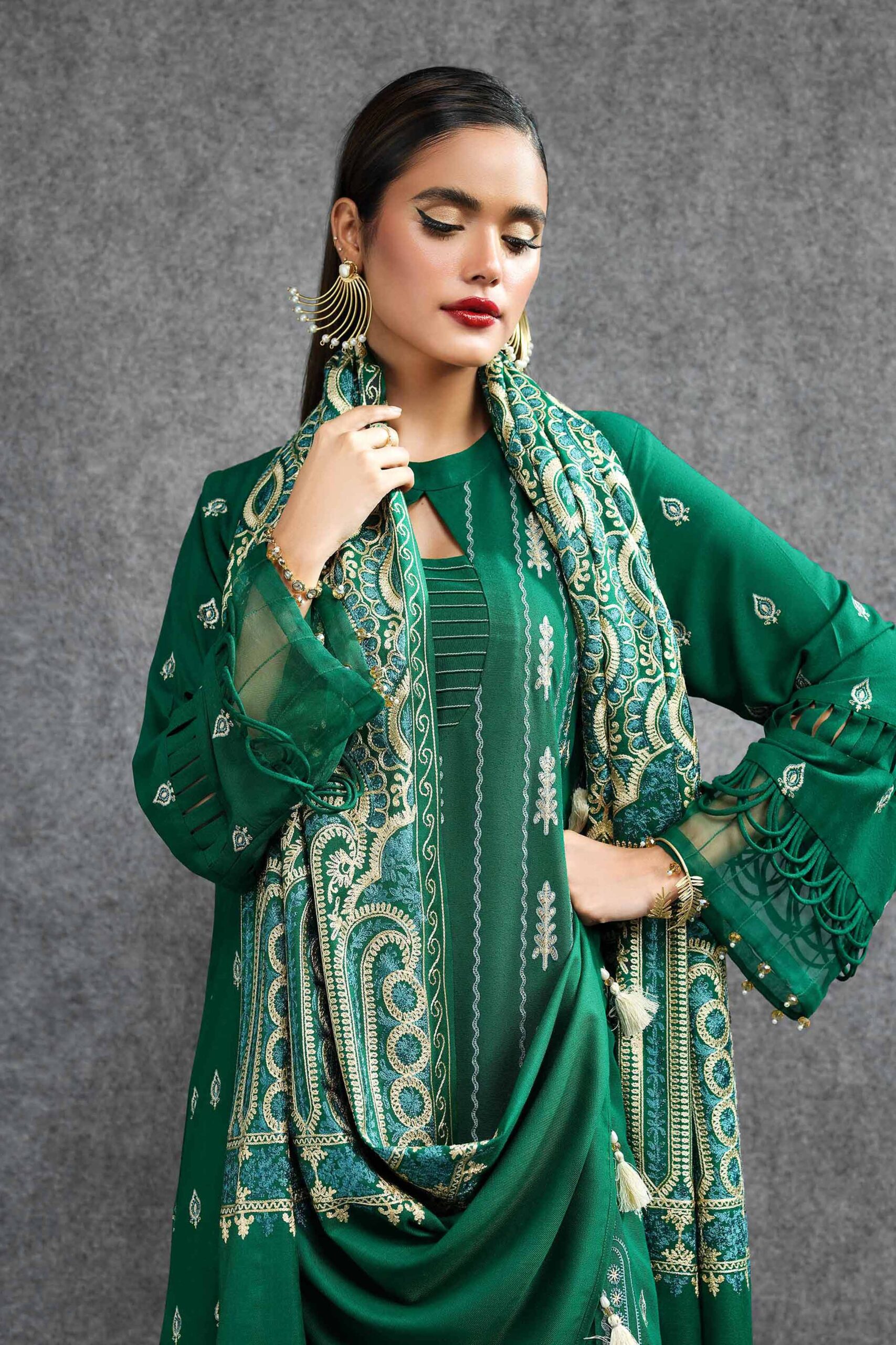 Nishat Linen Winter Collection | 42404388 - Image 3