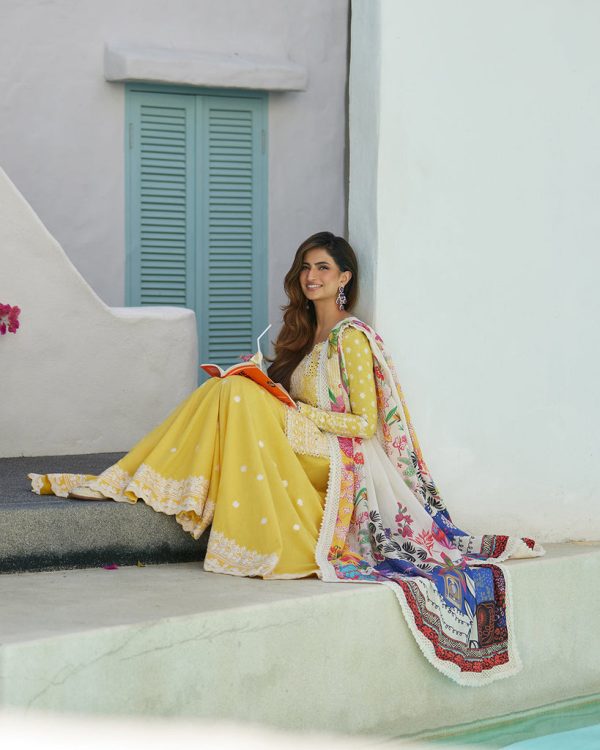 Palak Tiwari Luxury Lawn Collection - Image 3