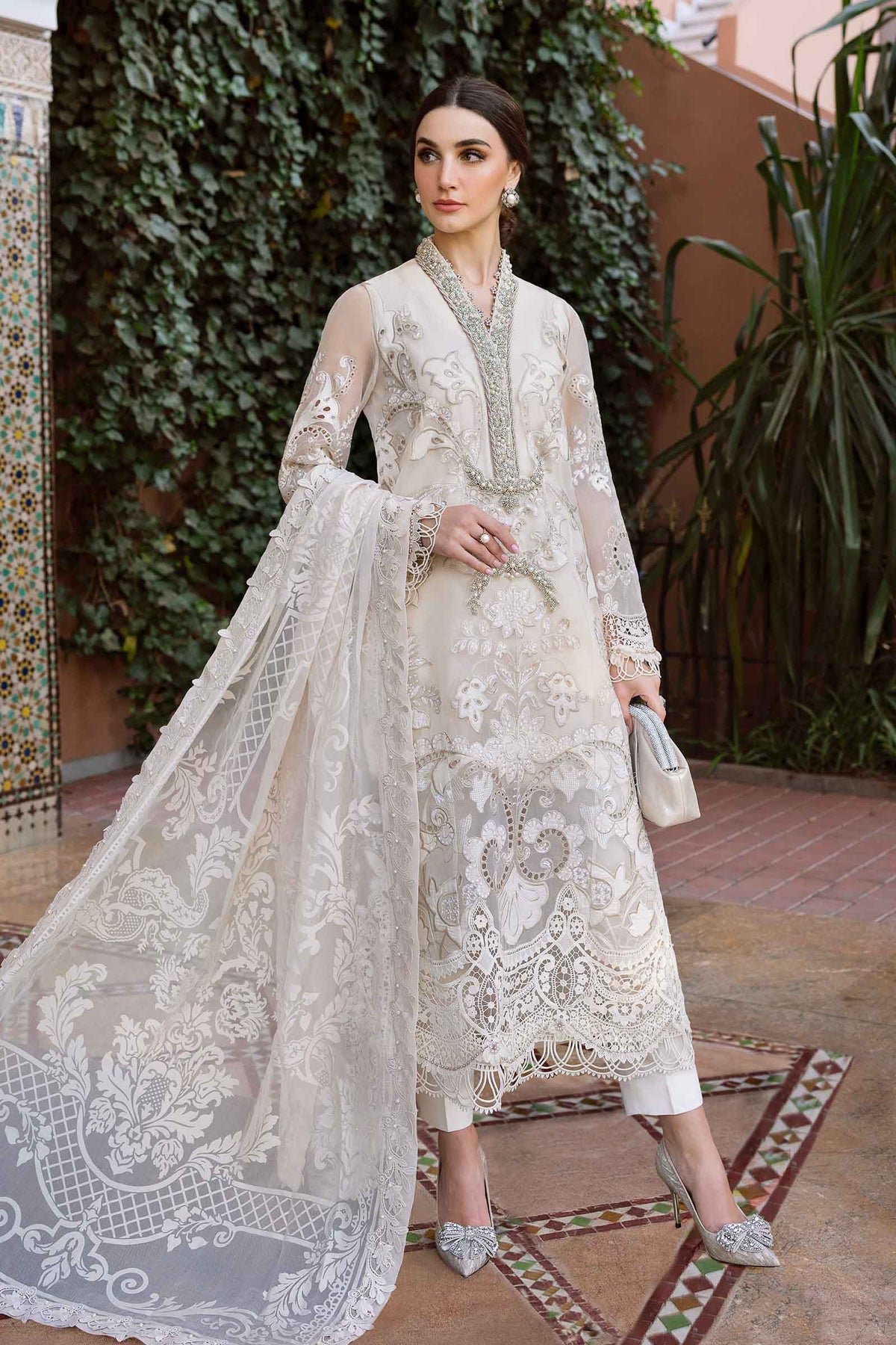 MARIA B Luxury Lawn 2025 | D-2506-A - Image 6