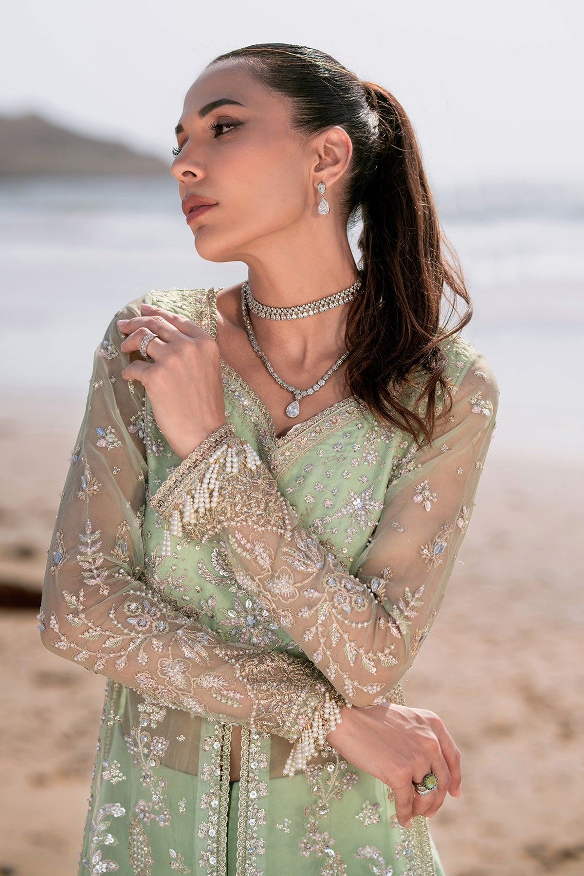 Reveuse Wedding Formals by Emaan Adeel | NOIR - Image 4