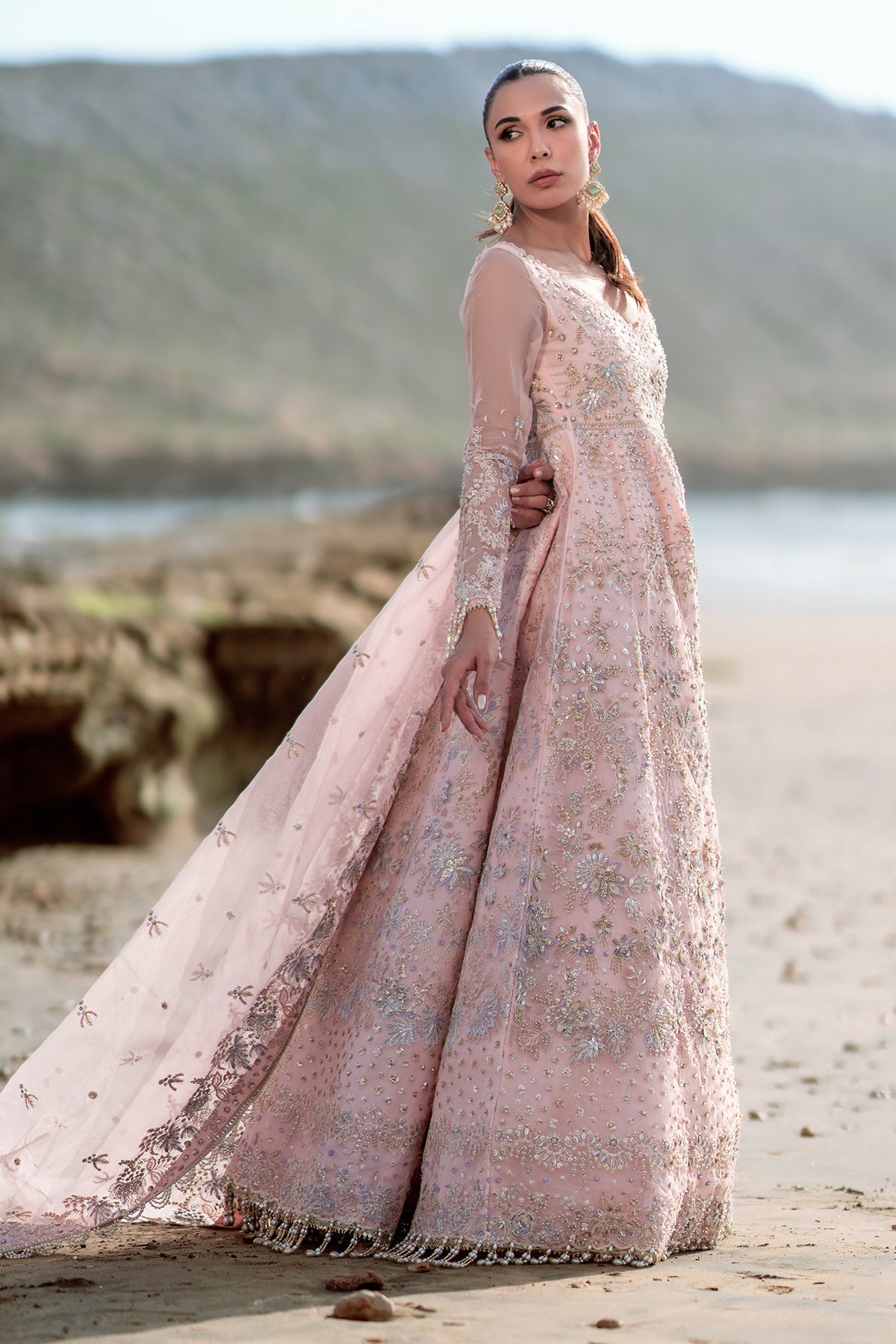 Reveuse Wedding Formals by Emaan Adeel | AMOUR - Image 5