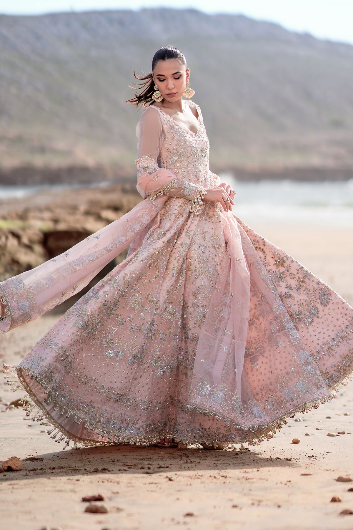 Reveuse Wedding Formals by Emaan Adeel | AMOUR - Image 3