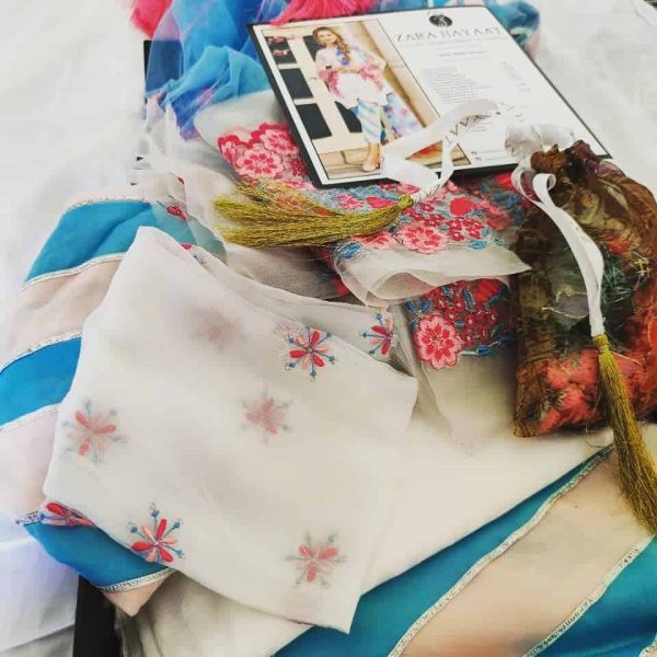 Zara Hayaat Luxury Lawn  - ROSE BERRY OOS-01 - Image 2